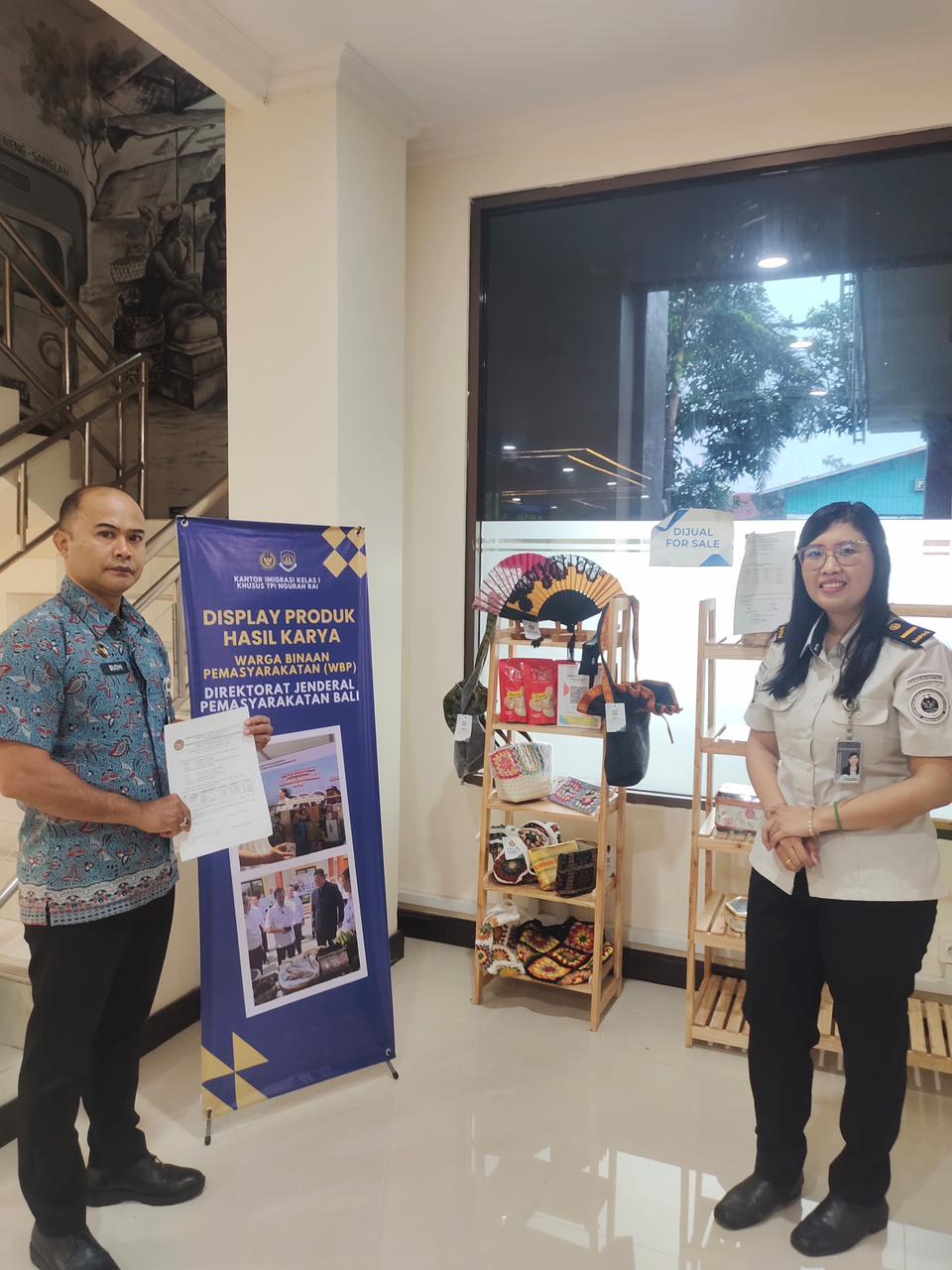 TRANSFORMASI DI BALIK TEMBOK, UMKM WBP TAMPIL DI LOUNGE LAYANAN PUBLIK KANTOR IMIGRASI KELAS I KHUSUS TPI NGURAH RAI